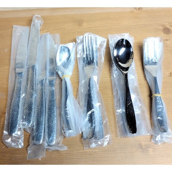 23 PIECE REED & BARTON 18/10 ANTIQUE MATTE HAMMERED STAINLESS STEEL FLATWARE - Picture 3 of 3